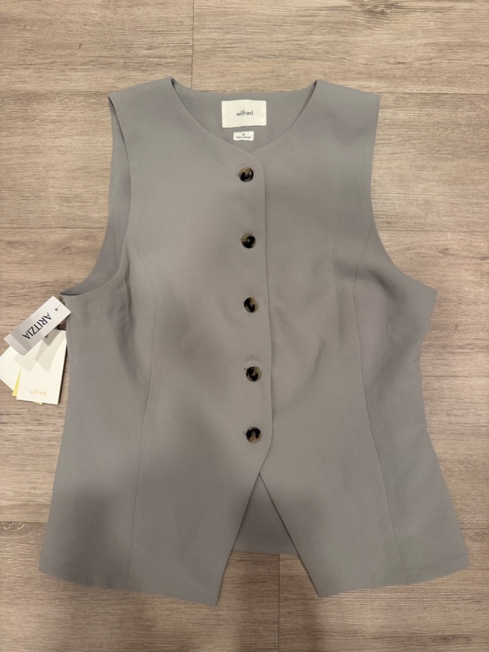 Aritzia Wilfred Sleeveless Button-Front Blouse in Light Gray
